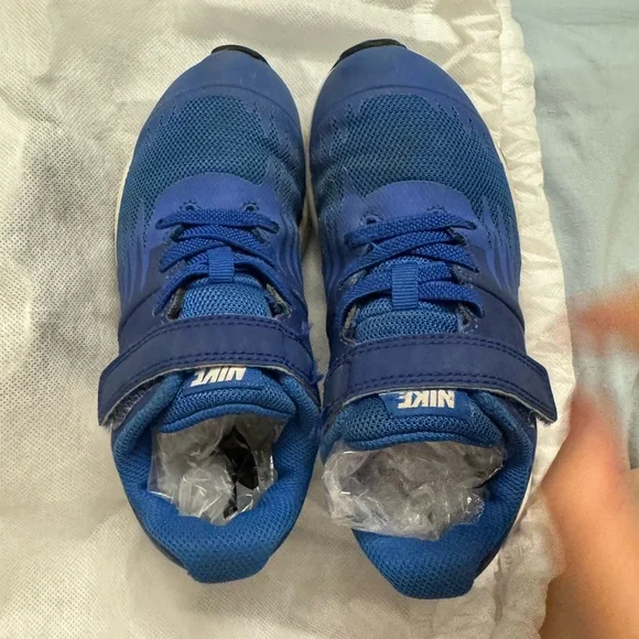 Bundle of three toddler shoes - Picture 8 of 16